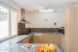 a kitchen with a bowl of fruit on a counter at Les Coquelicots in Marieulles