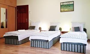 Łóżko lub łóżka w pokoju w obiekcie Pokoje Gościnne Konik Morski