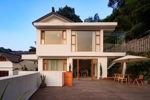 Hangzhou Moju Boutique Guesthouse at the West Lake的阳台或露台
