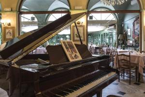 Da ö Vittorio SRL餐厅或其他用餐的地方