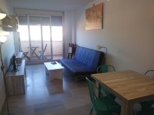 A seating area at Elegance 2-Serviden
