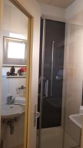 Ein Badezimmer in der Unterkunft @ Home Hotel Locarno