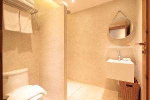 Hangzhou Moju Boutique Guesthouse at the West Lake的一间浴室