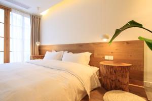 Hangzhou Moju Boutique Guesthouse at the West Lake客房内的一张或多张床位