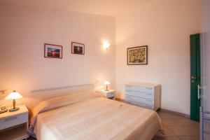 a bedroom with a bed and two night stands and two lamps at Maestrale Flat - Klodge in Olbia