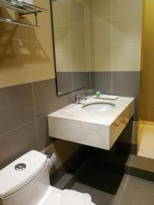 Koupelna v ubytování Aurora Hotel