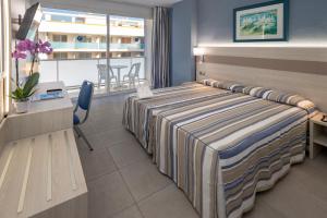 A bed or beds in a room at 4R Salou Park Resort I