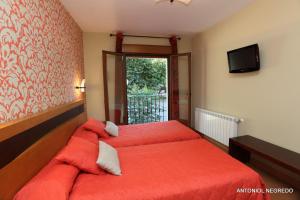 A bed or beds in a room at Hotel HC Sigüenza