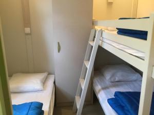 Postel nebo postele na pokoji v ubytování Camping du Soleil