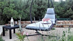 Vonkajšia záhrada v ubytovaní Lavender Hill Hvar Villa - pool, jacuzzi,sauna,BBQ