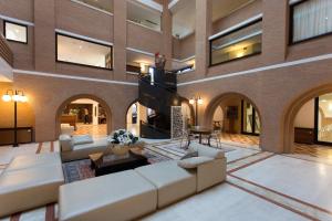 Posezení v ubytování Hostellerie Du Cheval Blanc