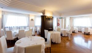 Restaurace v ubytování Hostellerie Du Cheval Blanc