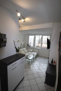 a living room with a couch and a table at Rheinblick 3-Zimmer Apartment in Mainz