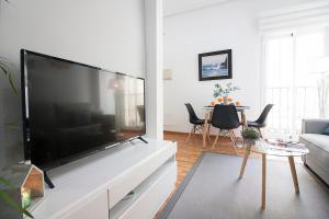Televízia a/alebo spoločenská miestnosť v ubytovaní Mezquitilla FreshApartments
