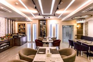 Prostor za sedenje u objektu Parallel Hotel +29 fotografija