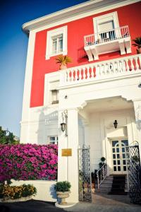The facade or entrance of Hotel Villa Garden