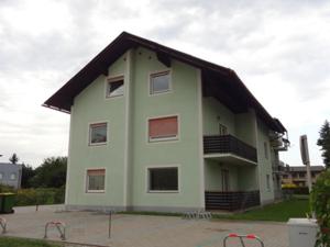 a house with a gambrel roof at Flataid Apartmenthaus Brauhausstrasse in Graz