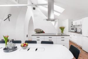 Kuchyň nebo kuchyňský kout v ubytování Hotell Fängelset Västervik