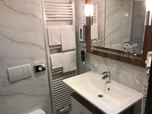 Koupelna v ubytování Hotel König + 37 fotografií