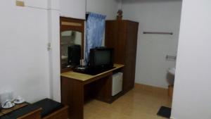 TV a/nebo společenská místnost v ubytování Aonang SR Bungalows