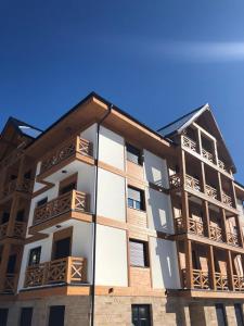 El edificio en el que está el departamento