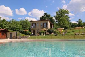 a house with a swimming pool in front of a house at Relais Valguerriera in Apecchio