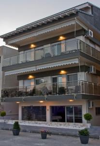 a large apartment building with a balcony at Hotel Horizontas in Nea Plagia