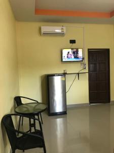 TV a/nebo společenská místnost v ubytování เอ็นพี เดอะปาย ห้องพักนครสวรรค์