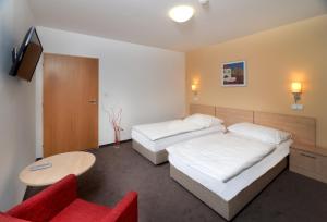 Posteľ alebo postele v izbe v ubytovaní Hotel Chvalská Tvrz