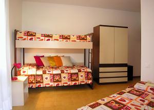 Krevet ili kreveti na kat u jedinici u objektu Appartamenti Villaggio San Siro