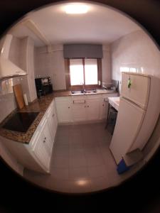 Kuchyňa alebo kuchynka v ubytovaní Fantástico Apartamento 1ª Línea de Playa