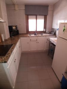 Kuchyňa alebo kuchynka v ubytovaní Fantástico Apartamento 1ª Línea de Playa