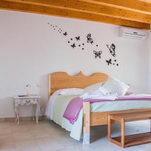 a bedroom with a bed with butterflies on the wall at Orchidea Del Garda in Peschiera del Garda