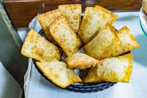 a bowl of crackers sitting on a table at Pousada Paraiso in Guanambi