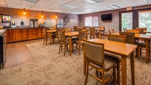 A restaurant or other place to eat at Best Western Plus Concord Inn