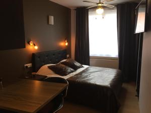 Postel nebo postele na pokoji v ubytování Appart'hôtel et chambres Lens