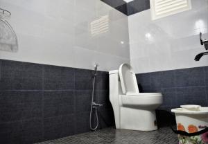 Een badkamer bij Oryzaland 3BHK Holiday Home