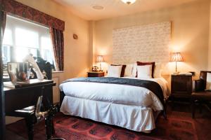 a bedroom with a large bed and a window at The White Swan Hotel in Stratford-upon-Avon +106 photos