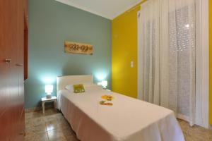 A bed or beds in a room at Alexandras Forest View