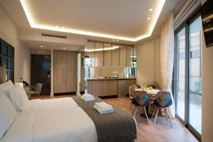 Postel nebo postele na pokoji v ubytování Athens Platinum Rooms and Suites + 37 fotografií