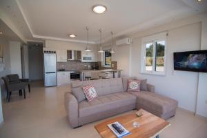 A kitchen or kitchenette at Loggos view apartments