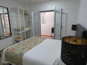 Postel nebo postele na pokoji v ubytování Living Sevilla Apartments Hércules