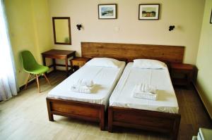 Łóżko lub łóżka w pokoju w obiekcie Sotiras Rooms