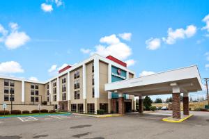 a hotel with a large building with a parking lot at Best Western Plus Bellingham in Bellingham