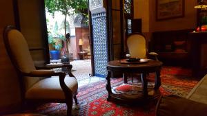 Χώρος καθιστικού στο Riad Jenaï L'Authentique