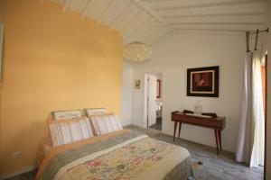 Postel nebo postele na pokoji v ubytování Quinta das Giestas
