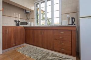 A cozinha ou cozinha compacta de Apartamentos em Casa da Avó Inês