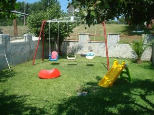 Ο χώρος παιχνιδιού για παιδιά στο Villa Tonia Apartments