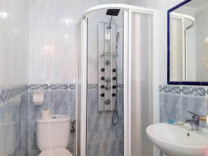 Phòng tắm tại Pensión Martín