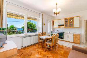 Sopaljska的住宿－One-Bedroom Apartment in Crikvenica V，相簿中的一張相片